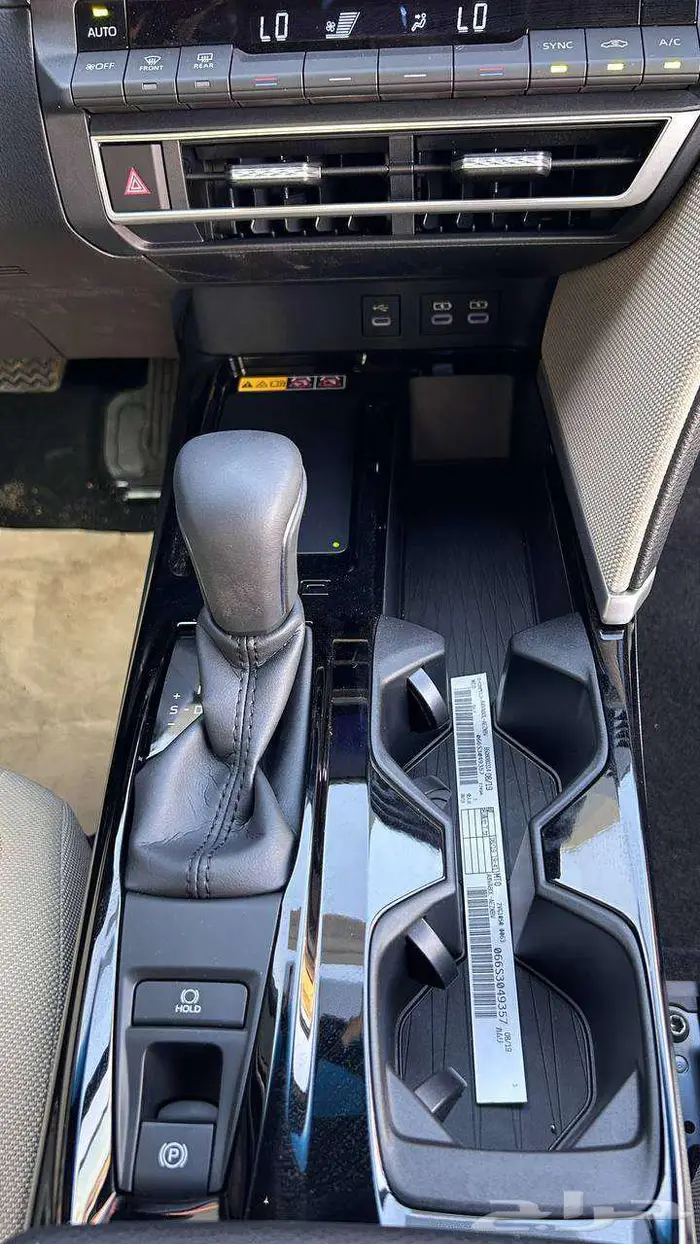 تويوتا كامري LE بنزين 2025 لدى شركة عبدالمجيد الخضر 10