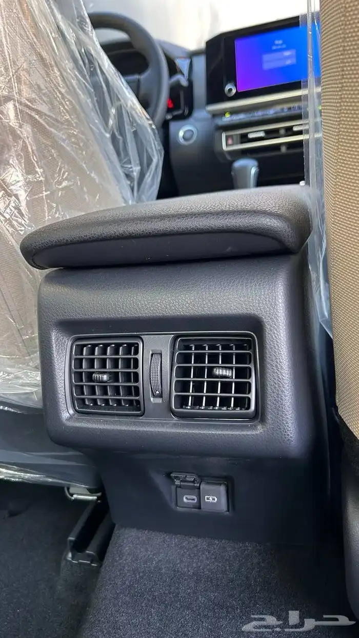 تويوتا كامري LE بنزين 2025 لدى شركة عبدالمجيد الخضر 17