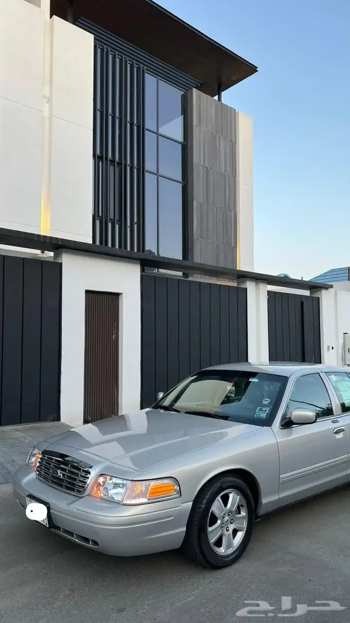 فورد كروان فكتوريا 2011 اللون سمني امريكي 3