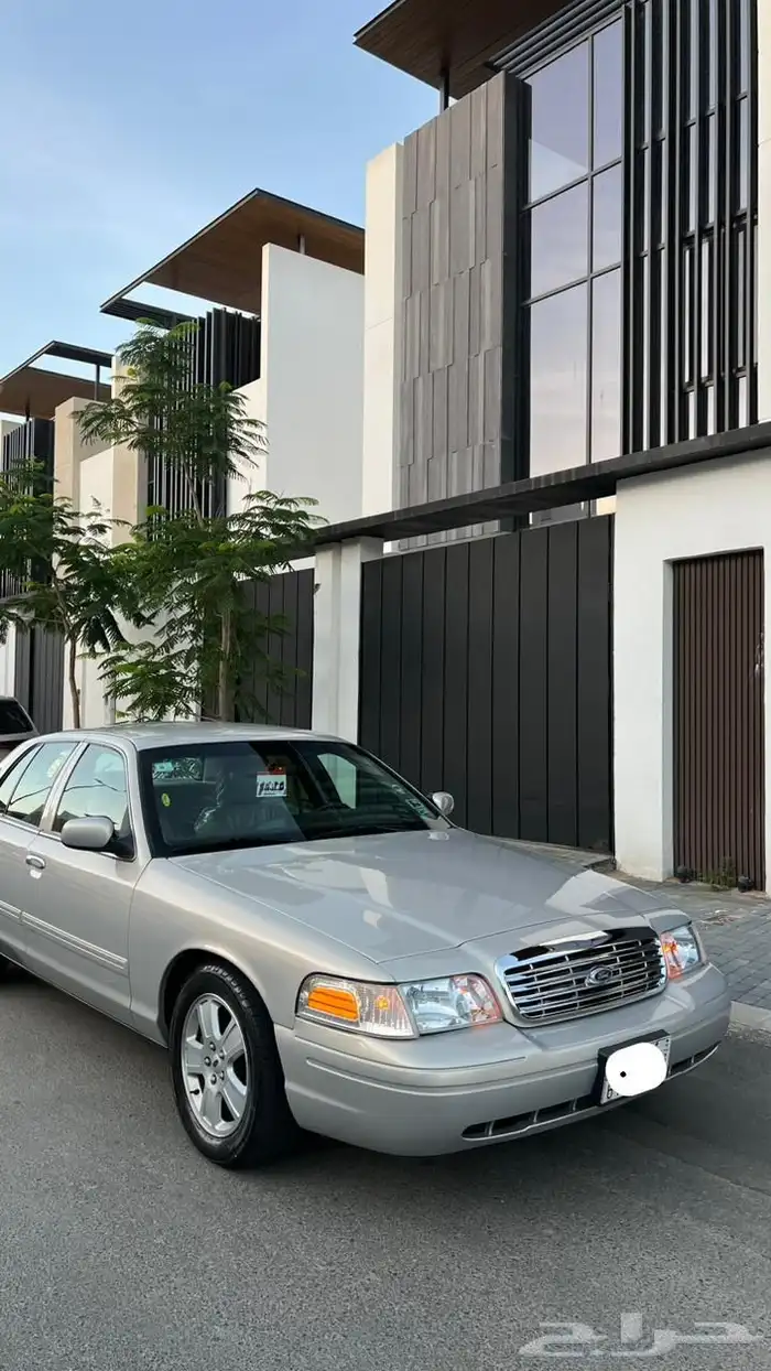 فورد كروان فكتوريا 2011 اللون سمني امريكي 1