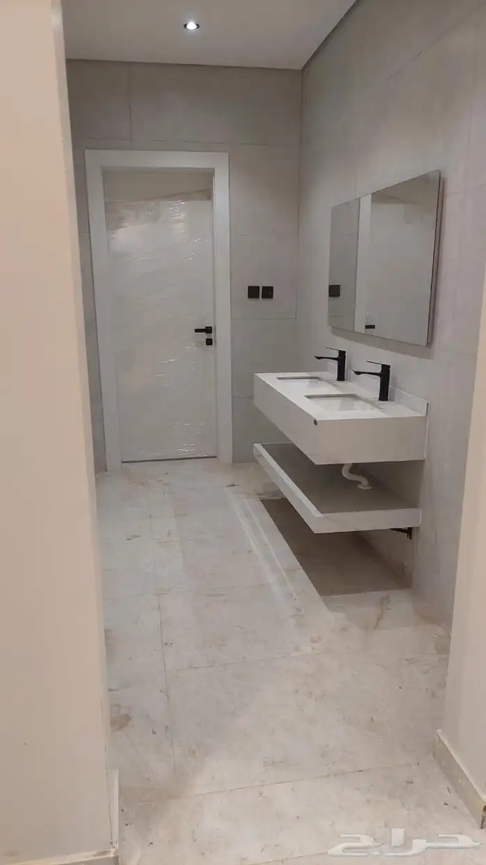 للإيجار فله دوبلكس بمساحه كبيره 600 3