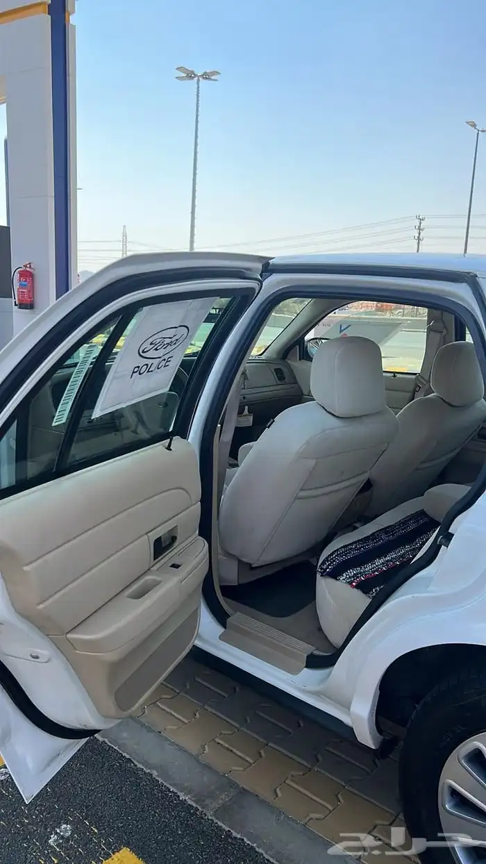 فورد فكتوريا 2010 1