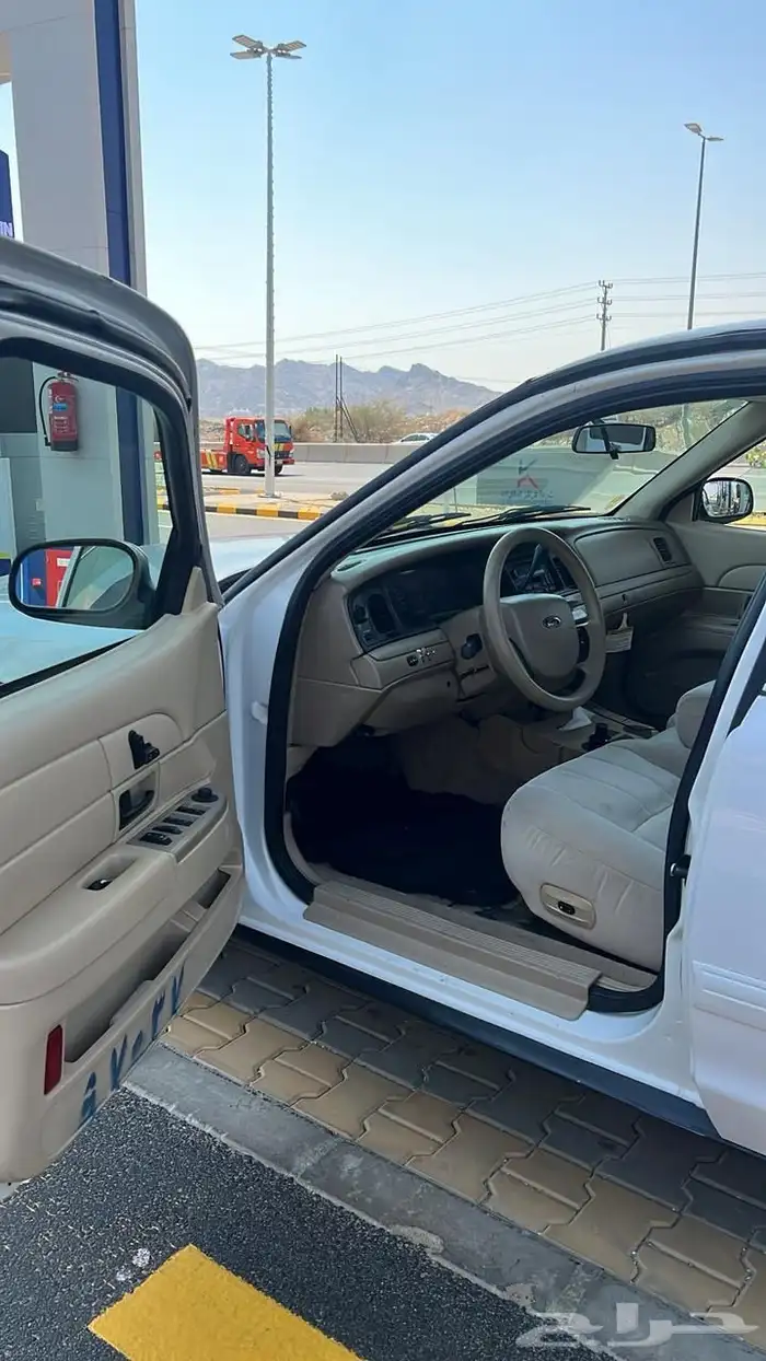 فورد فكتوريا 2010 3