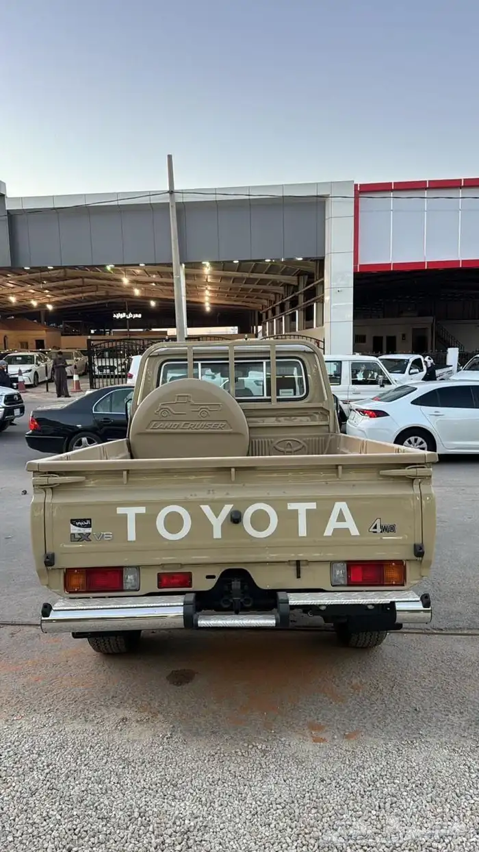 تويوتا شاص 2025 بنزين رفرف جديد فل كامل سعودي 5