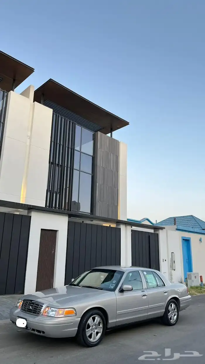 فورد كروان فكتوريا 2011 اللون سمني امريكي 5