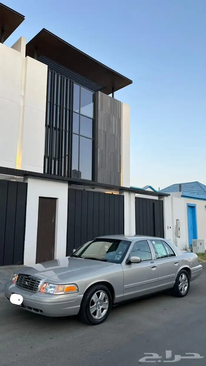 فورد كروان فكتوريا 2011 اللون سمني امريكي 4