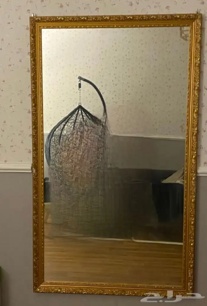 مرآة جميلة وكبيرة بإطار ذهبي أنيق 0