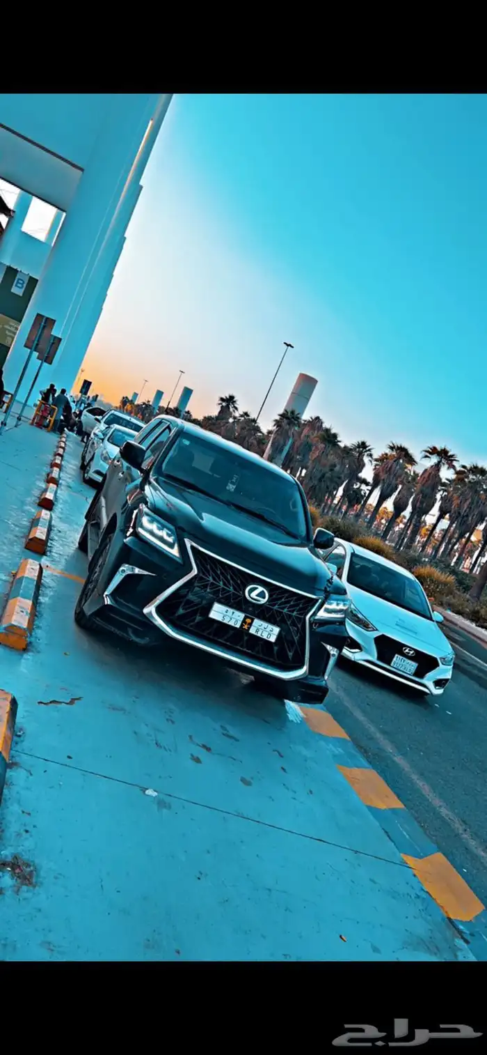 للبيع جيب لكزس مرهم بسعر طيب 4