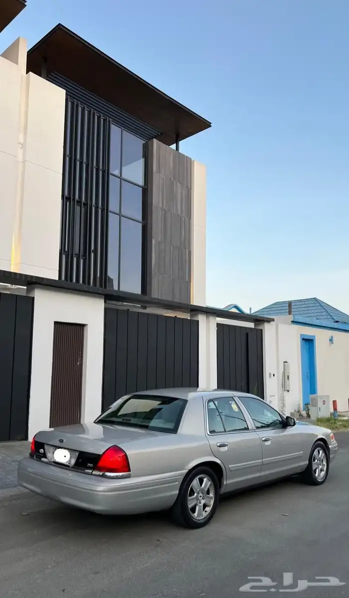 فورد كروان فكتوريا 2011 اللون سمني امريكي 2