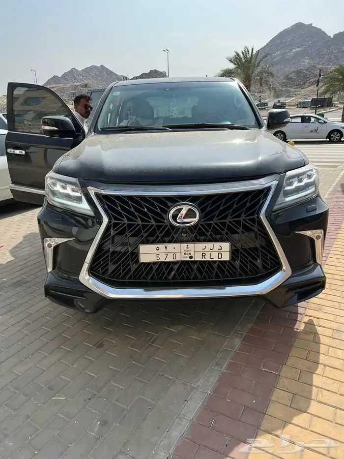 للبيع جيب لكزس مرهم بسعر طيب 6