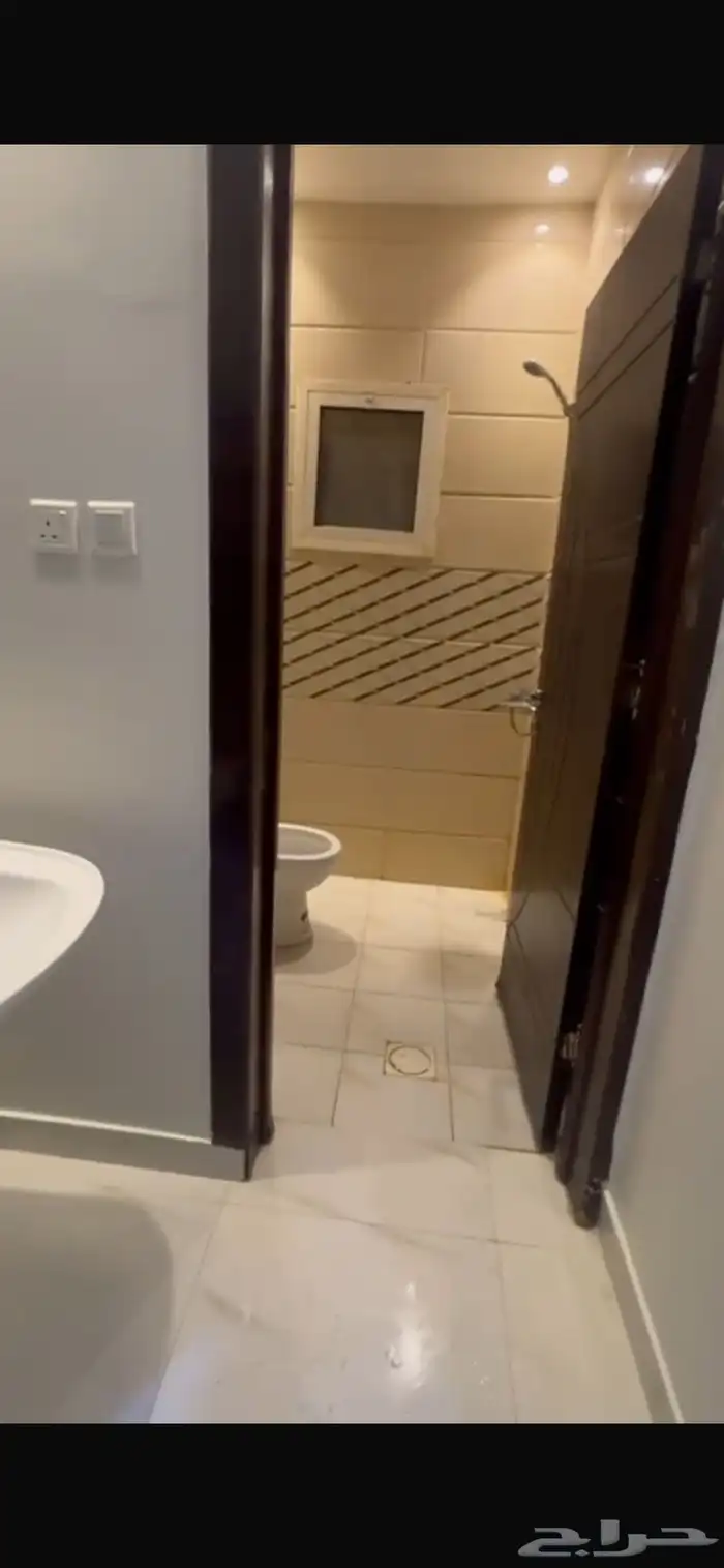 شقه للايجار حي القادسيه 10