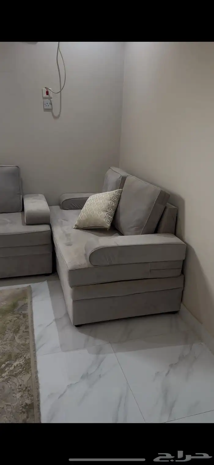 مجلس بتصميم امريكي وطاولة تلفزيون 3