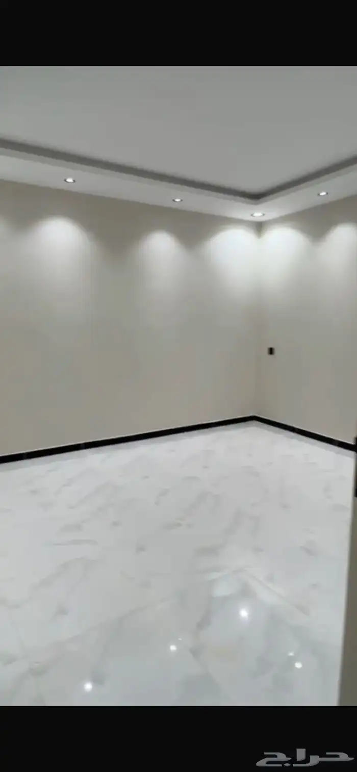 شقه للإيجار تبعد عن الجامعة 100متر 1