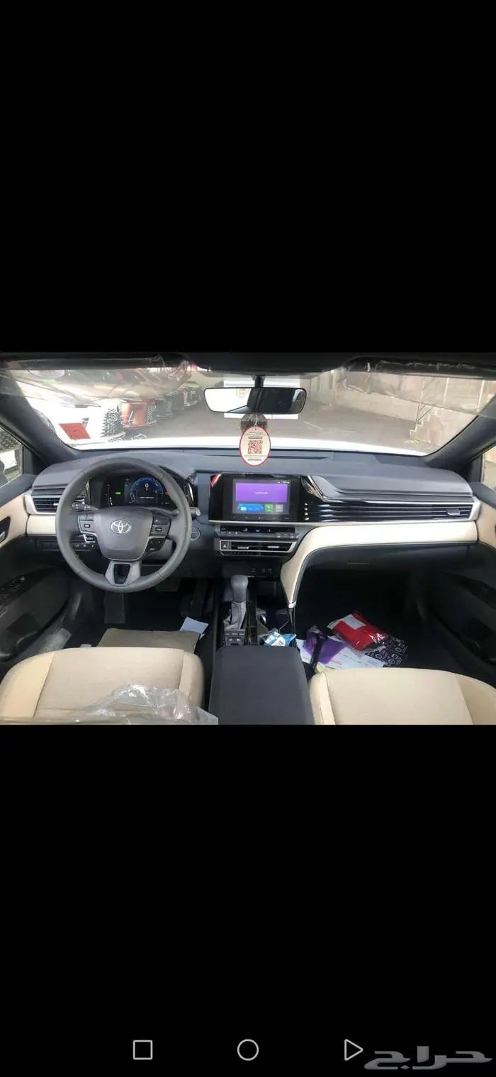 كامري E هايبرد 2025 أبيض بلص _ رمادي ب 96 الف ريال 2