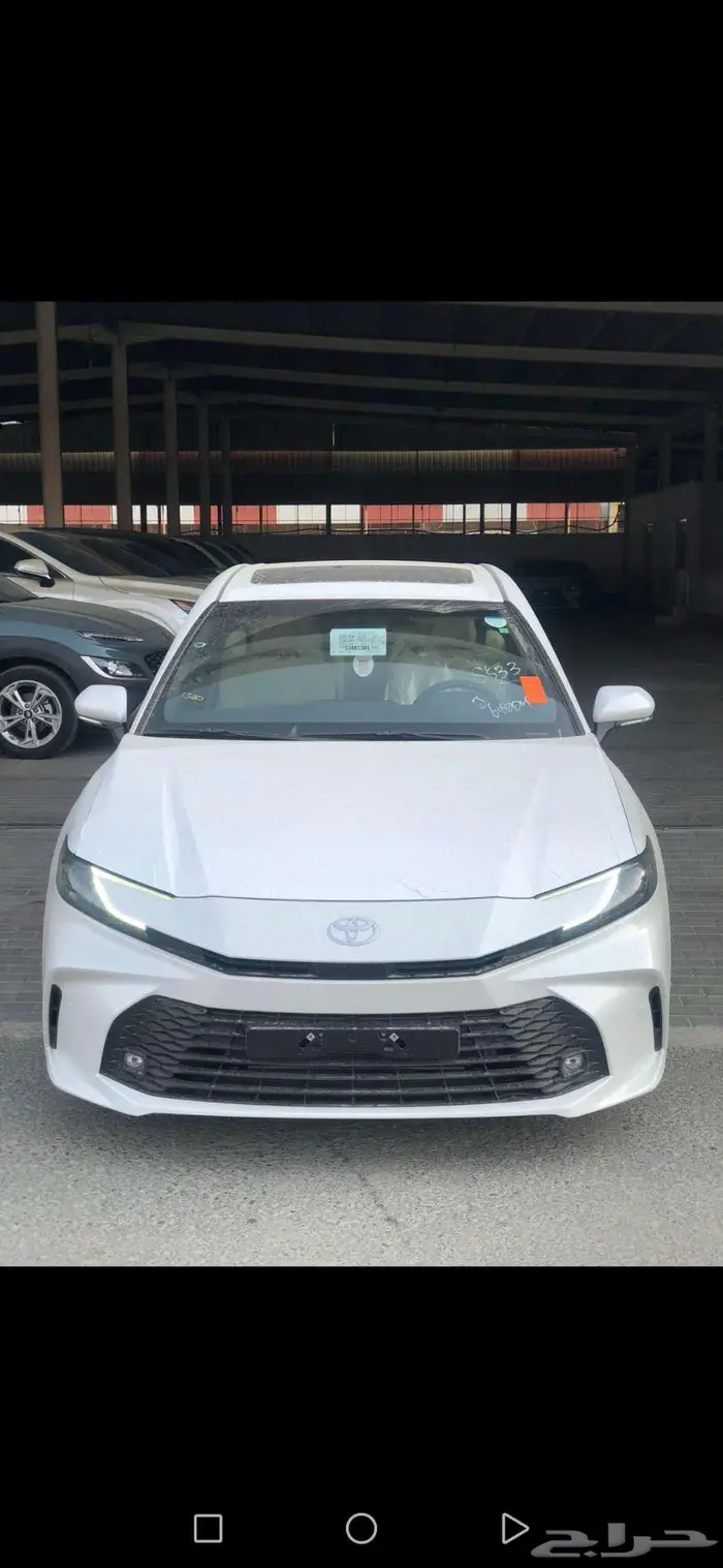 كامري E هايبرد 2025 أبيض بلص _ رمادي ب 96 الف ريال 3