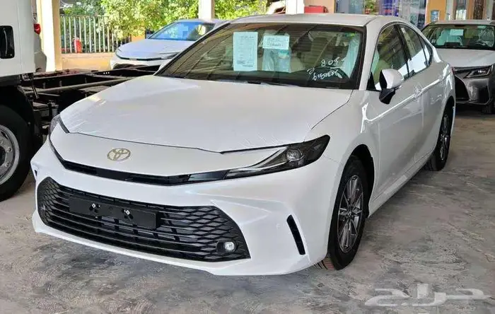 تويوتا كامري E ستاندر بنزين وهايبرد 2025 اقساط 2