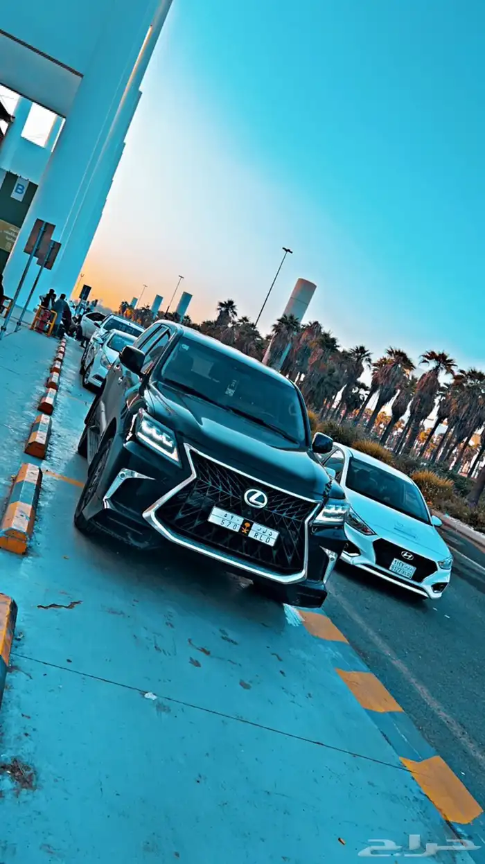 للبيع جيب لكزس مرهم بسعر طيب 3