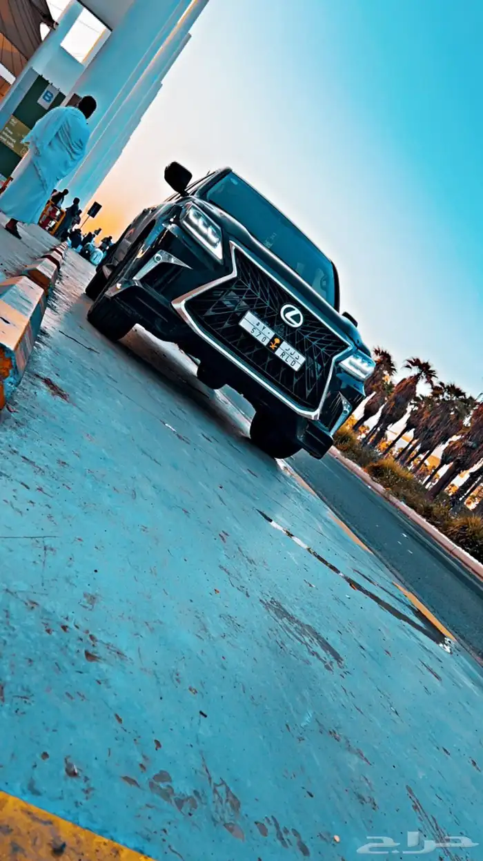 للبيع جيب لكزس مرهم بسعر طيب 2