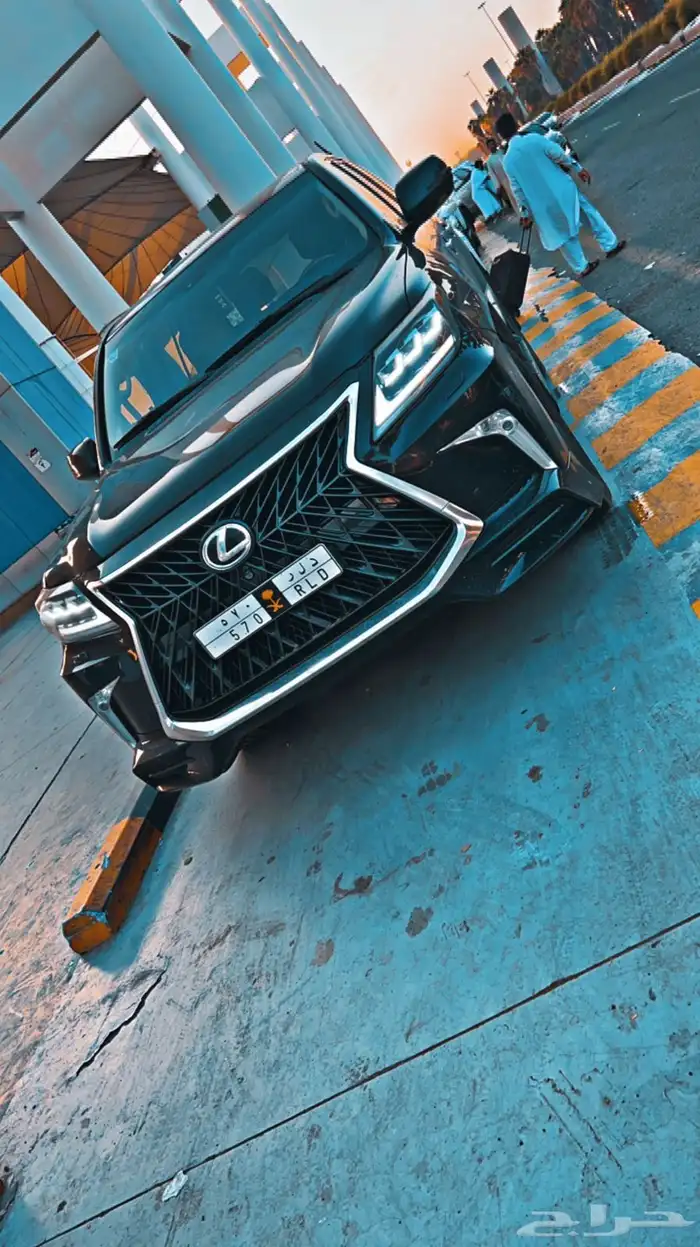 للبيع جيب لكزس مرهم بسعر طيب 1