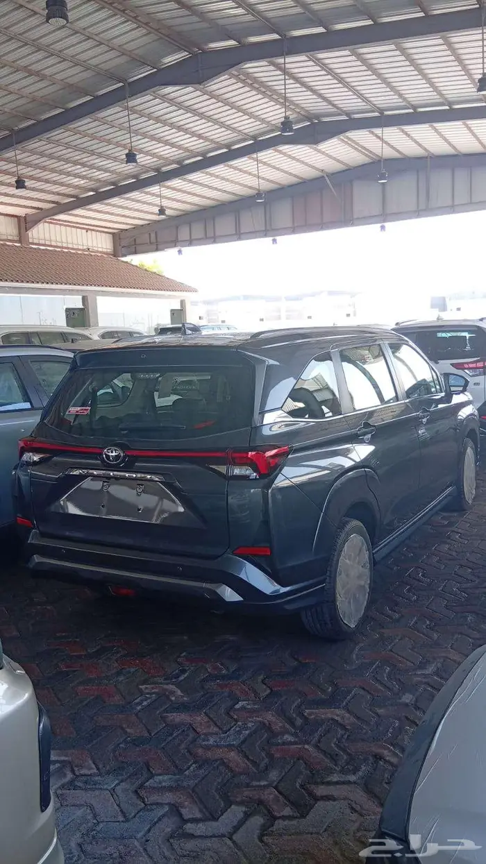 تويوتا فيلوز 2025 ابيض ورمادى 7