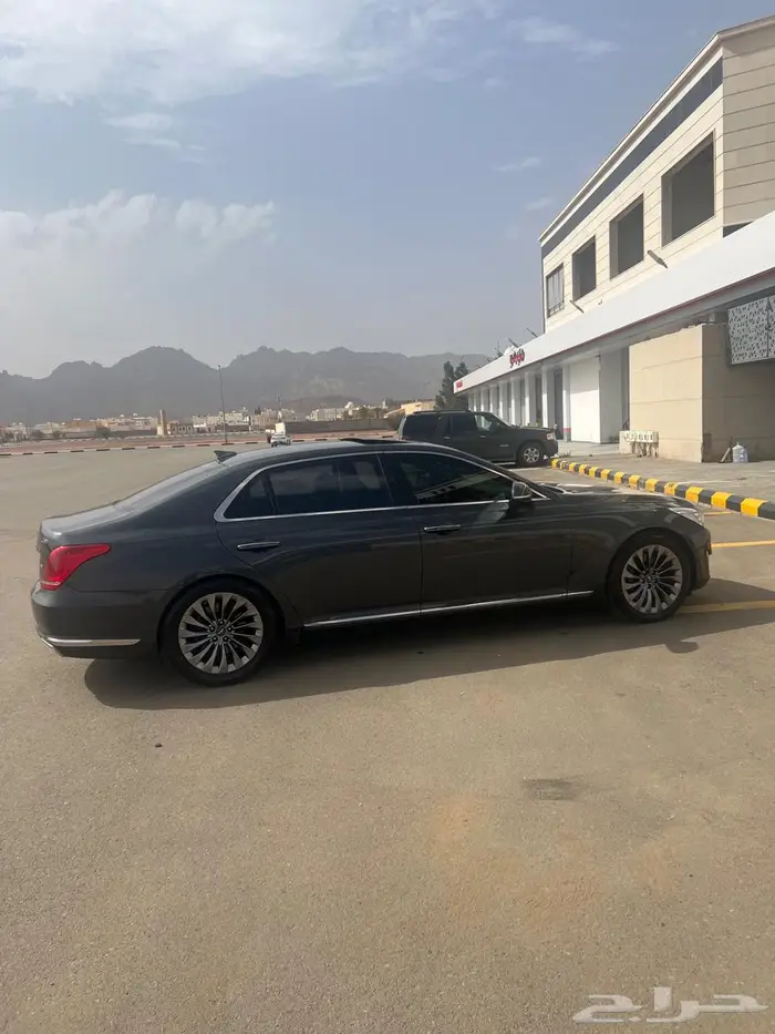 جينسس جي 90موديل 2018 رويال 5