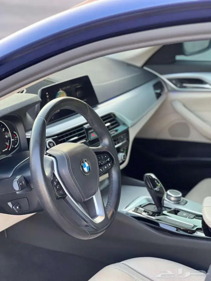 بي ام دبليو 2020 عداد 75 الف كاش او دفعات 520I 7