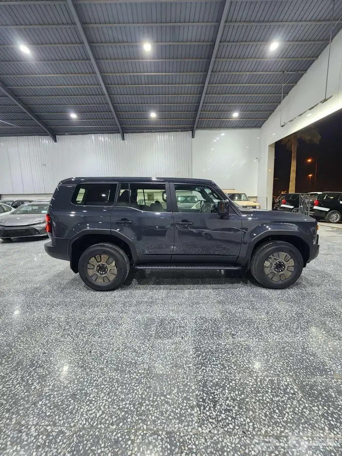 تويوتا برادو TXL1 بنزين 2025 السعر 181700 عرض خاص 3