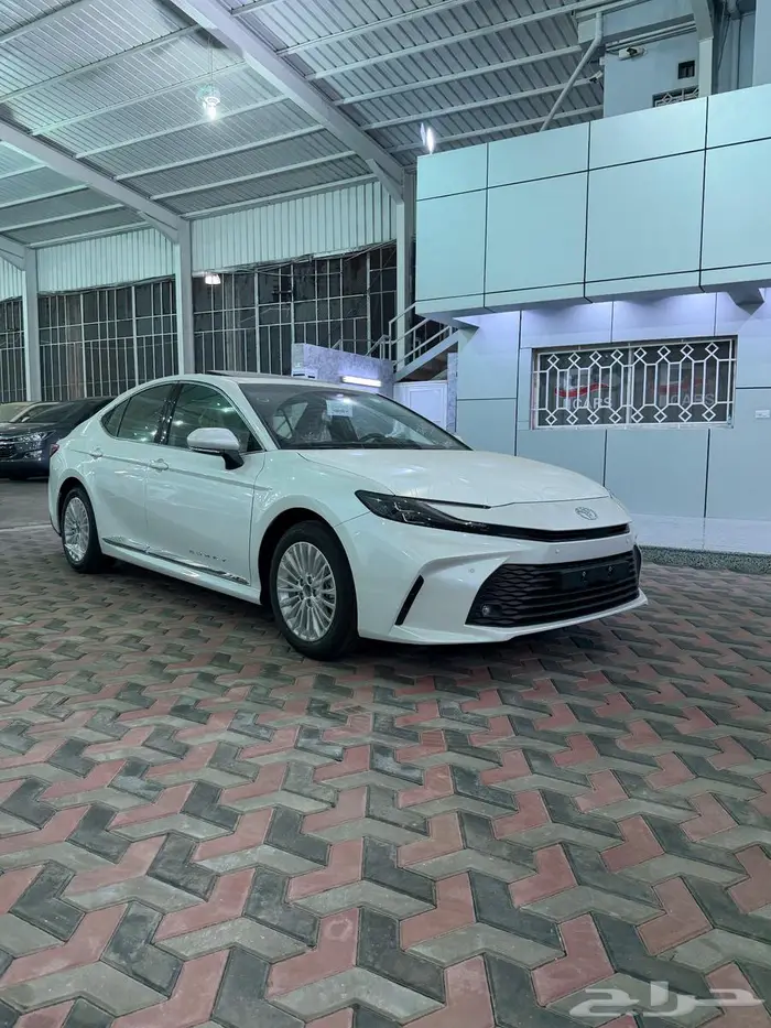 كامري LE فتحه بنزين 2025 سعودي لدى معرض فيحان المرزوقي 2