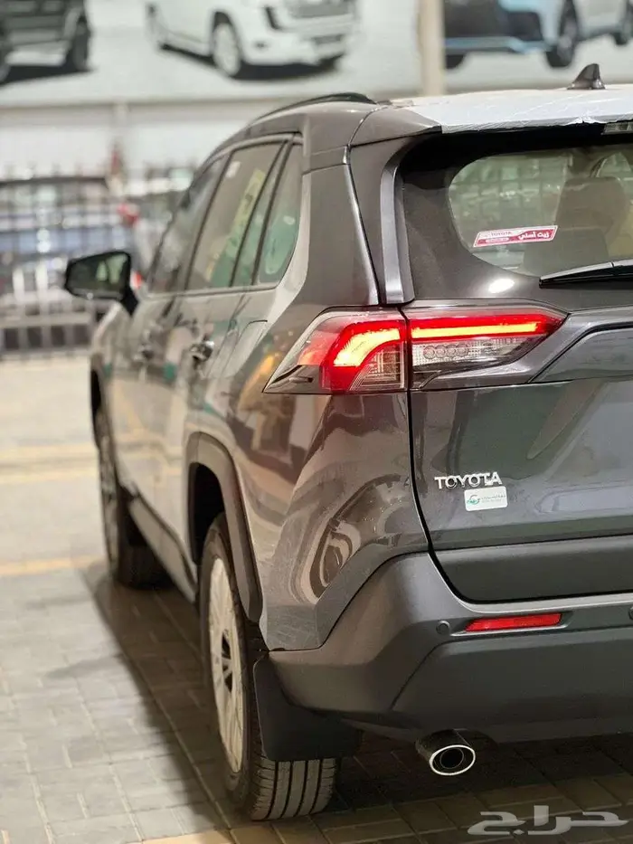 تويوتا راف فور فتحه XLE بنزين 2025 يتوفر جميع الفئات . 1