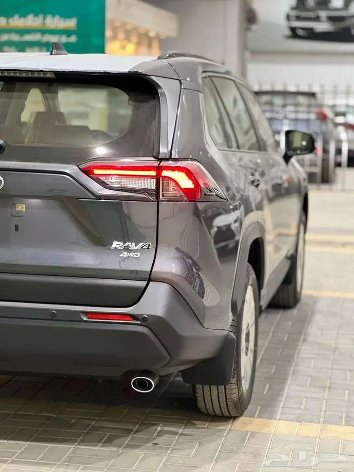تويوتا راف فور فتحه XLE بنزين 2025 يتوفر جميع الفئات . 9