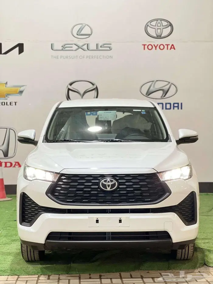 تويوتا انوفا بنزين موديل 2025 16