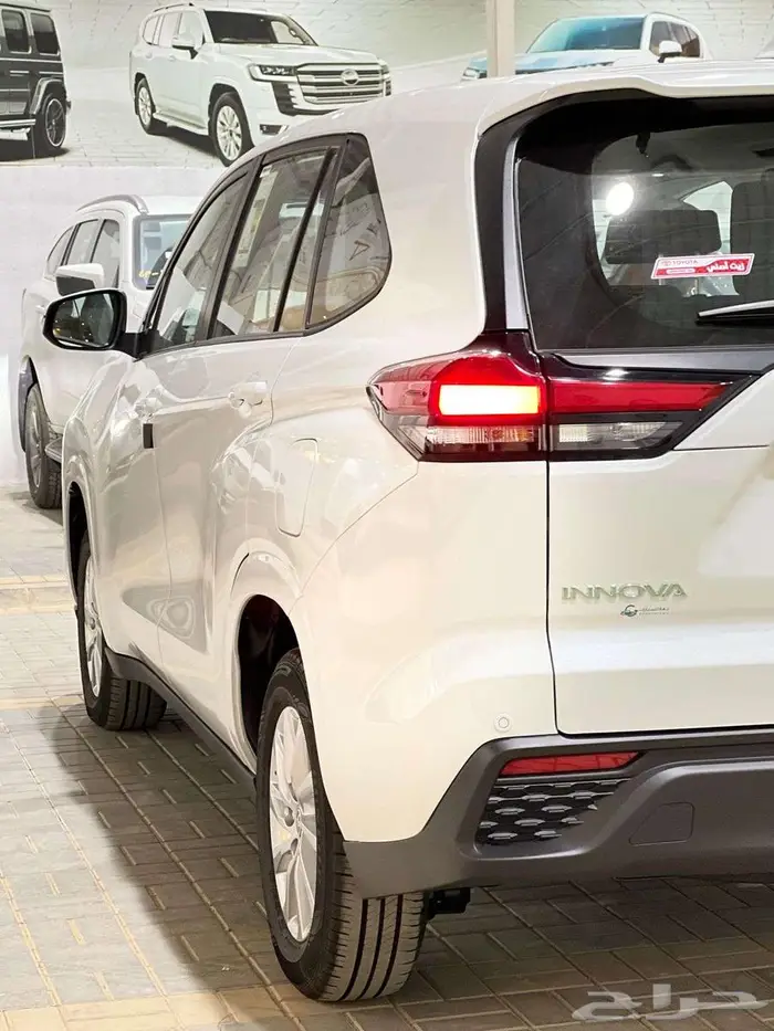 تويوتا انوفا بنزين موديل 2025 22