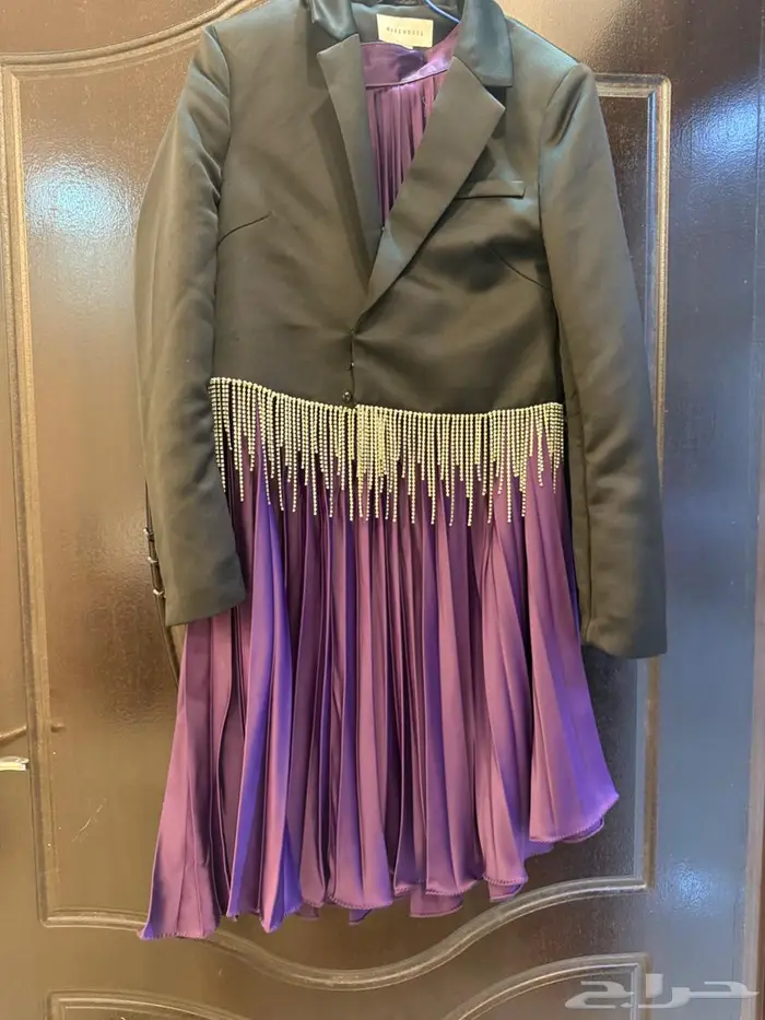 بيع تنورة وبلوزة 0