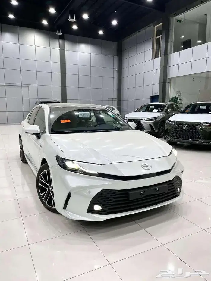تويوتا- كامري- LE -هايبرد- 2025-بطاقه - ابيض 1