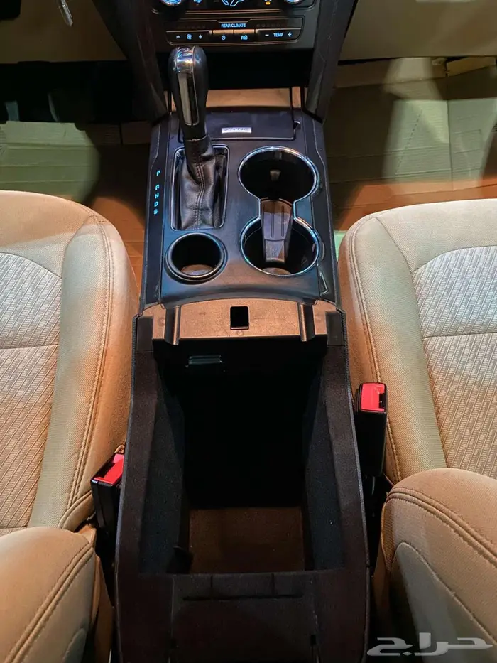 فورد اكسبلورر 2017 فضي ماشيه 172000كم 7