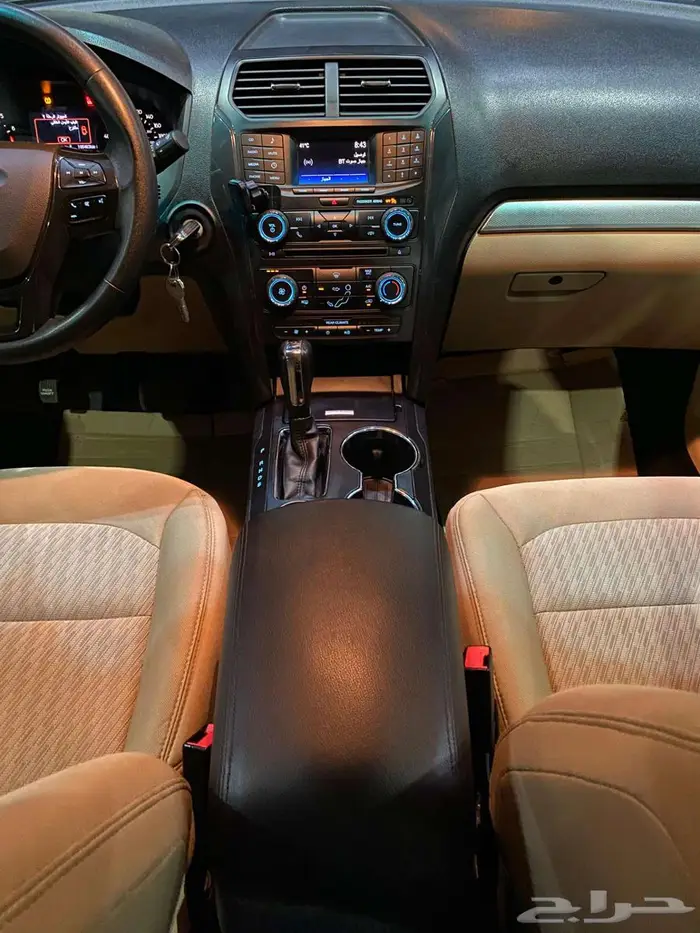 فورد اكسبلورر 2017 فضي ماشيه 172000كم 27