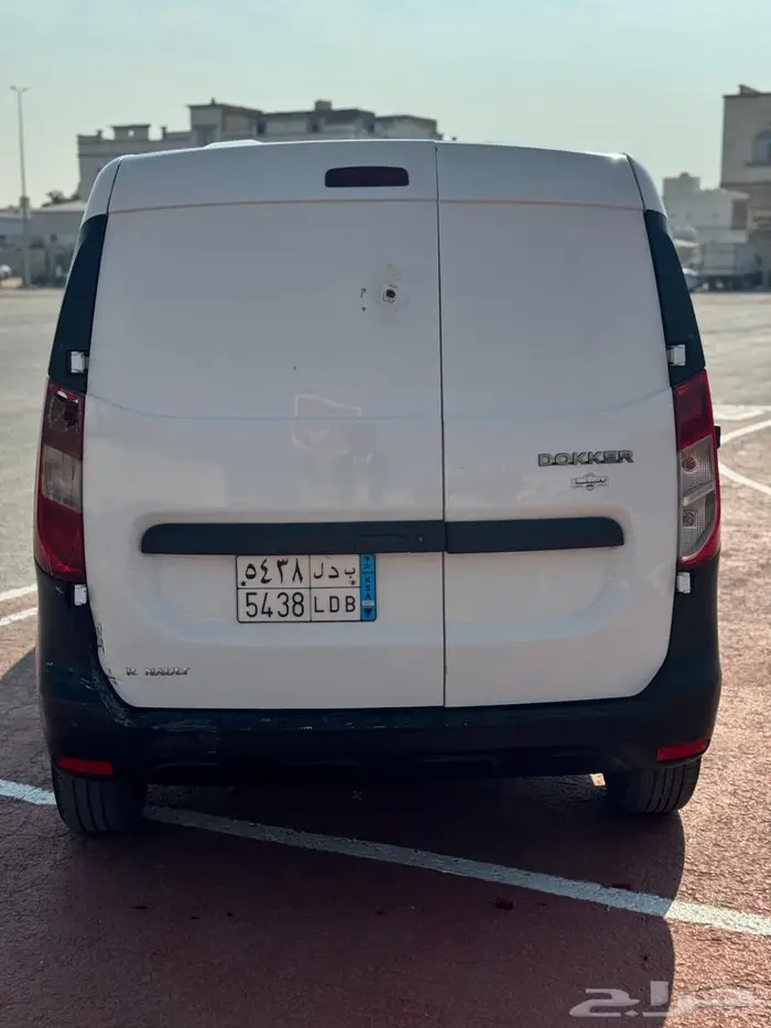 سيارة رينو فان دوكو 4