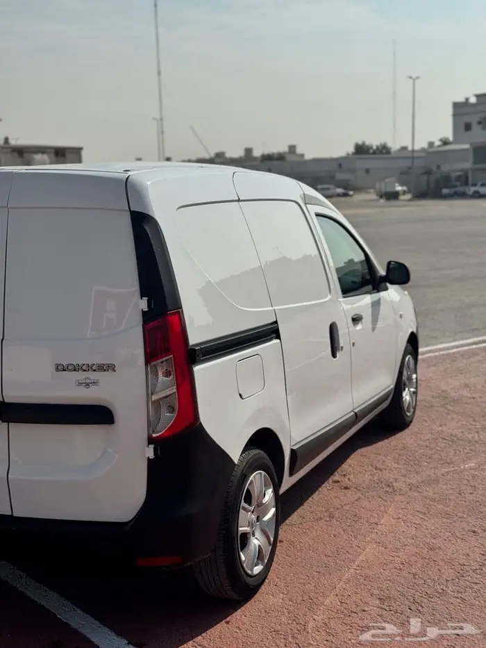 سيارة رينو فان دوكو 5