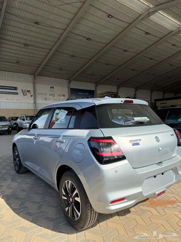 سوزوكي سويفت GLX فل موديل 2025 5