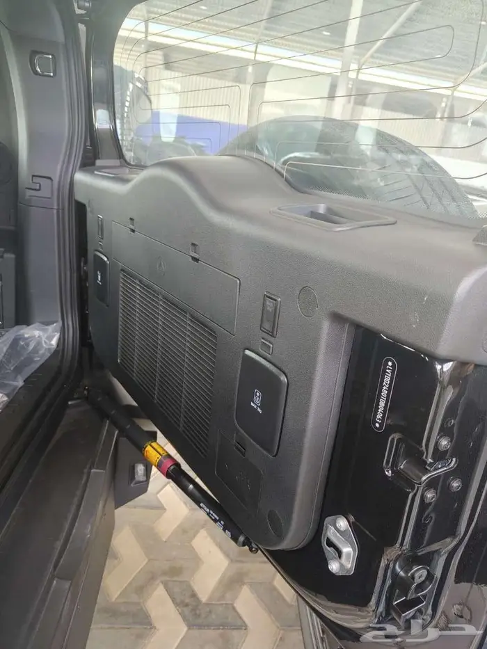 جيتور تي 2 لاكجري بلس 2026 اسود  فضي لامع  اخضر 4