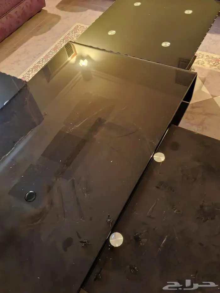 طاولات متنوعة للبيع 3