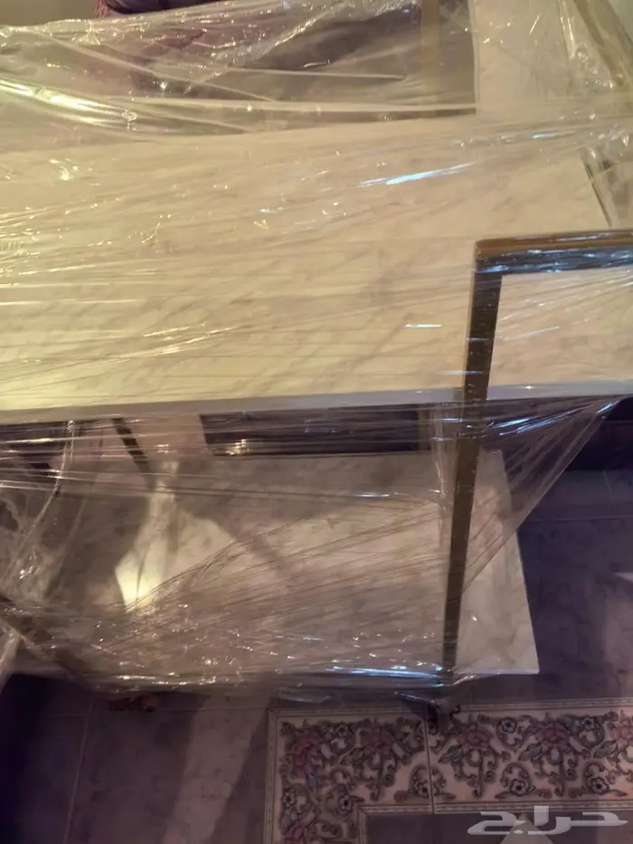 طاولات متنوعة للبيع 0