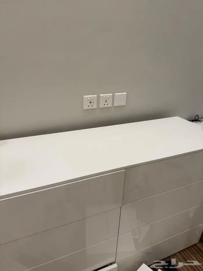 غرفة نوم من هوم سنتر اللون ابيض 1