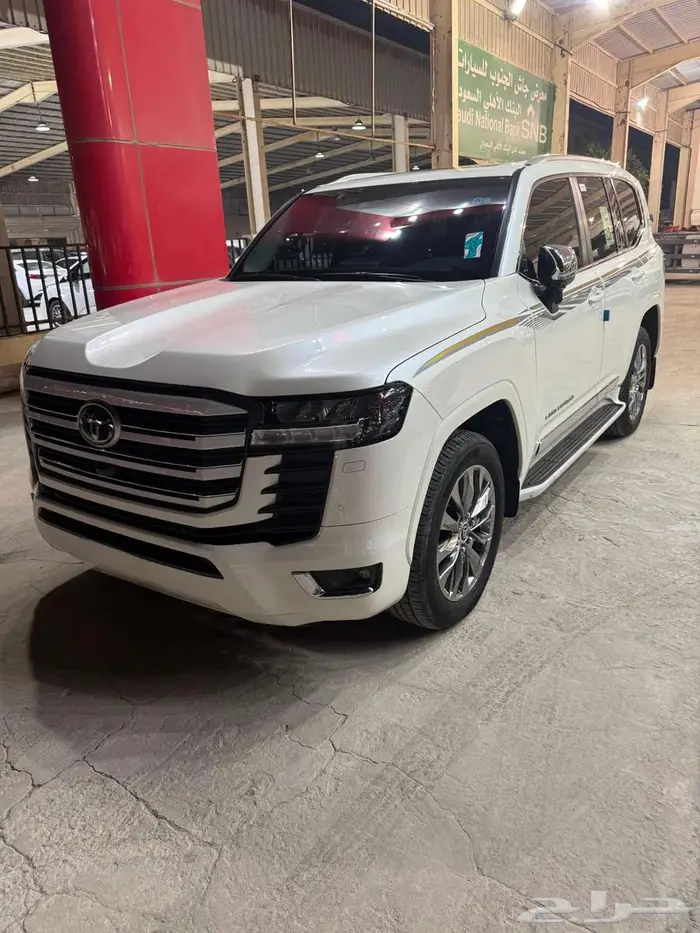 لاندكروزر 2024 GXR-L5 فل كامل سعودى ممشى 48500 الف 1