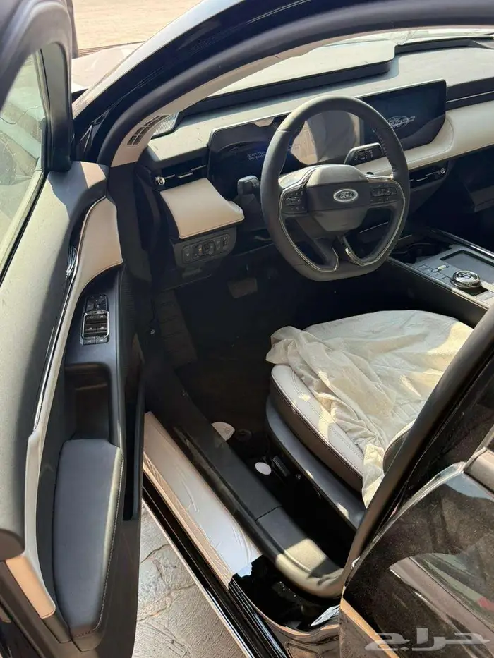 فورد تورس ترند لون رمادى 2026 عليها صيانة مجانية سعودى 3