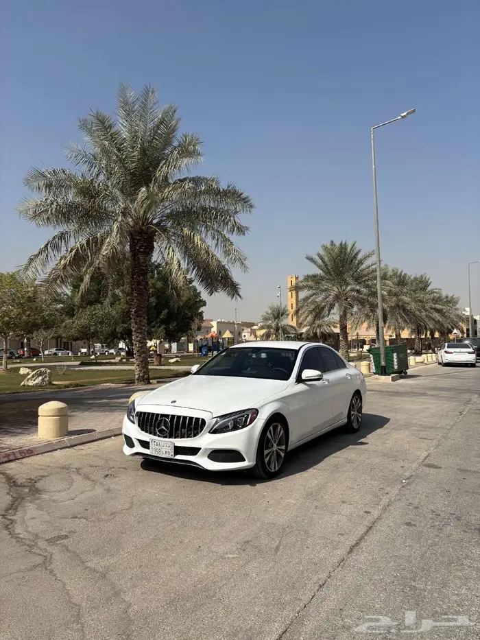 مرسيدس سي كلاس C300 بسعر ممتاز 21