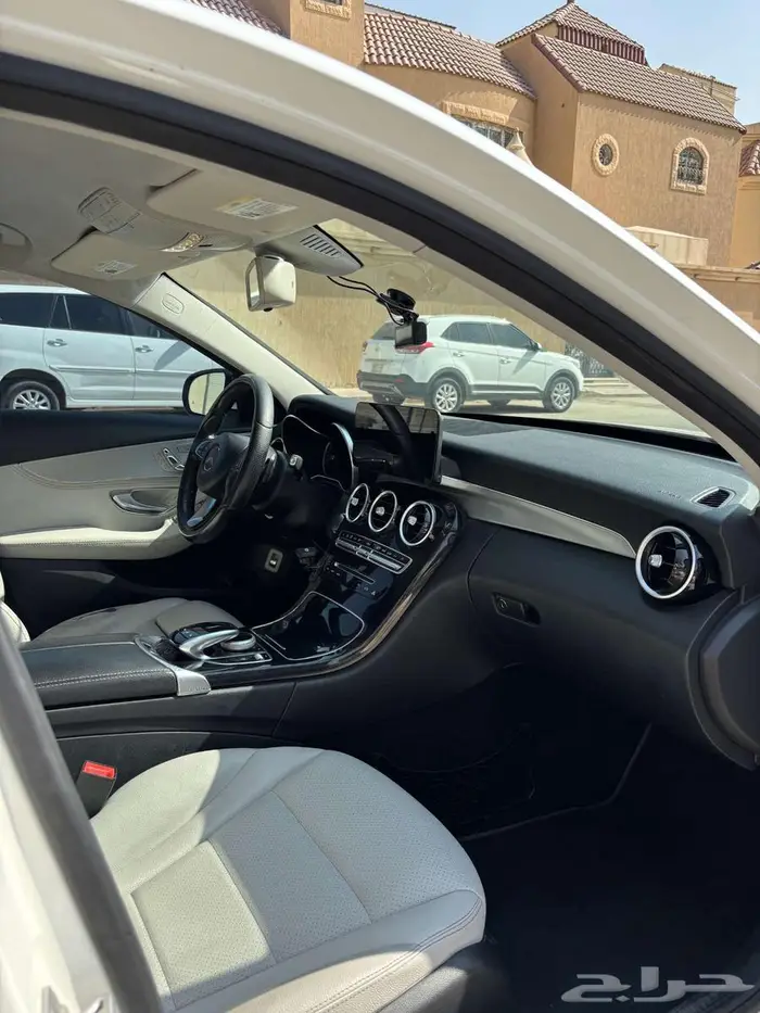 مرسيدس سي كلاس C300 بسعر ممتاز 29