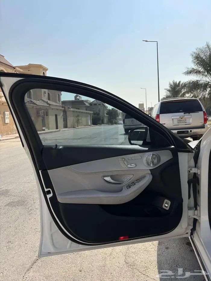 مرسيدس سي كلاس C300 بسعر ممتاز 39