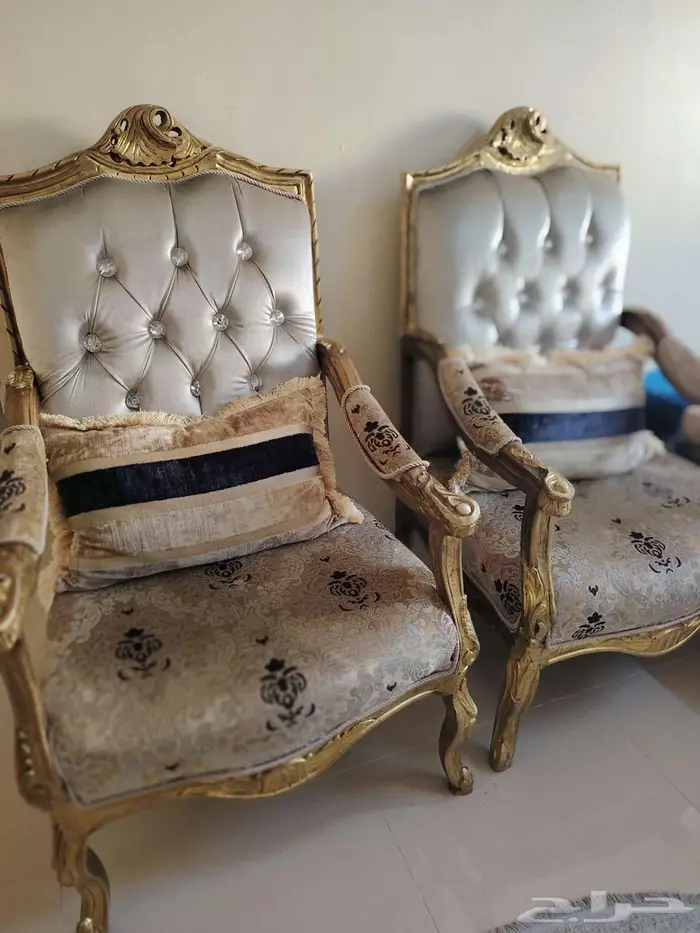 كراسي عدد 4 ودولاب ايكيا واستاند 1