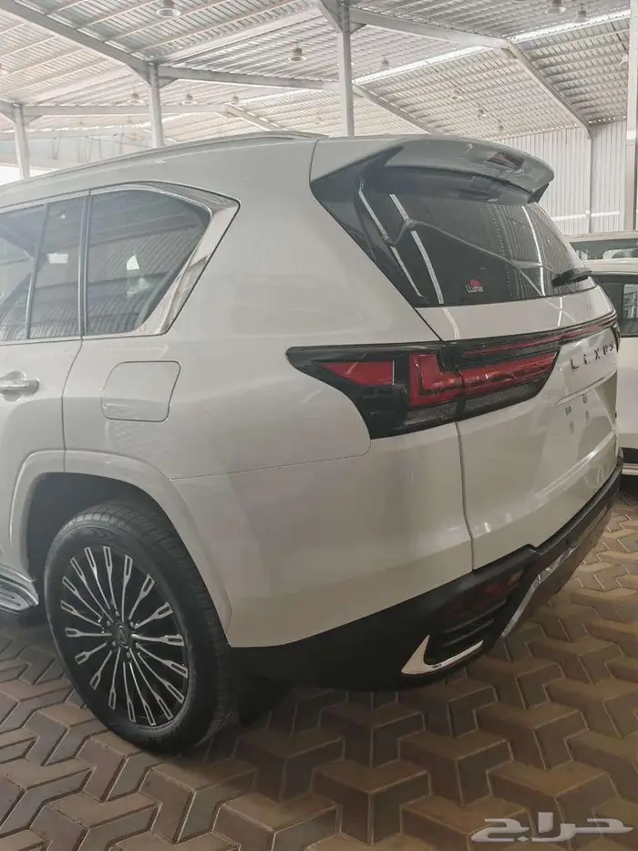 لكزس LX600 VIP 2025 أبيض خليجي الممشي 1800 كم 5